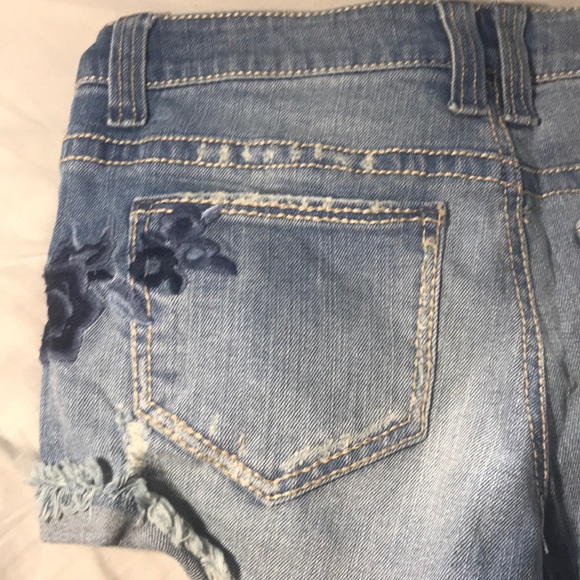 Almost Famous Size 5 Juniors Shorts - Picture 7 of 8